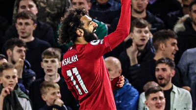 «صلاح» يسجل مرتين ويقود ليفربول للفوز بستة أهداف في شباك ليدز بالبريميرليج