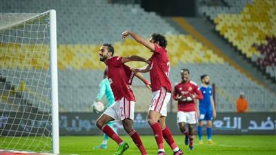 عاجل| الأهلي يحتكر صدارة الدوري بفوز على سموحة خارج الديار