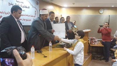 توزيع جوائز حفظة القرآن الكريم بمكتبة مصر العامة بدمنهور 