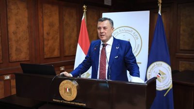 وزير السياحة  ينظم الملتقى الثاني للقيادات العليا والوسطى بالوزارة 