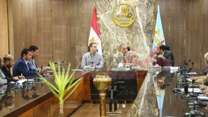 خلال الاجتماع