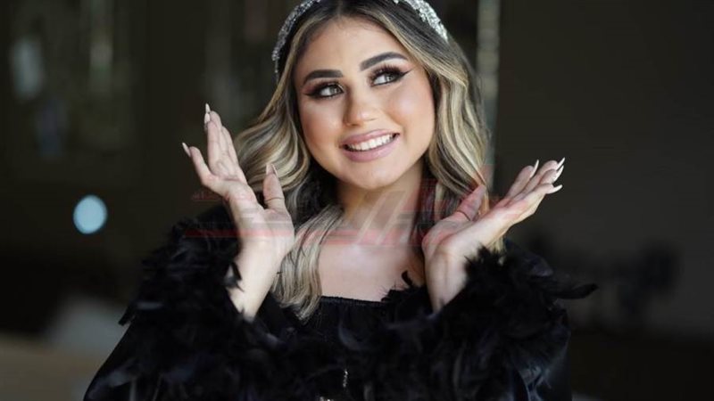 الفنانة هايدي كامل