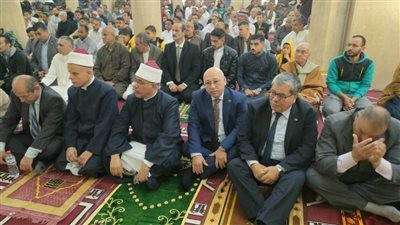 محافظ شمال سيناء يؤدى صلاة العيد برفقة أطفال دار الرعاية المتكاملة للأيتام