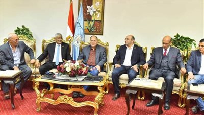 محافظ أسيوط يلتقي أمين تنظيم حماة الوطن ووفد أمانة المحافظة لتقديم التهنئة بالعيد