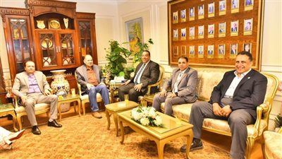 محافظ أسيوط يستقبل رؤساء الكنائس الإنجيلية بالمحافظة للتهنئة بعيد الفطر المبارك