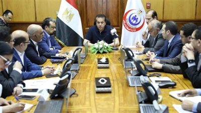 وزير الصحة يتابع خطة التأمين الطبي للعيد من غرفة الأزمات والطوارئ
