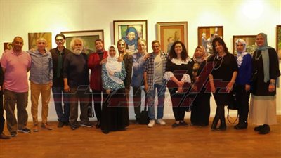 المرأة بريشة تسعة فنانين في معرض 