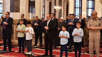 أداء الرئيس السيسي صلاة عيد الفطر ومشاركته أسر الشهداء احتفالية العيد يتصدران اهتمامات الصحف