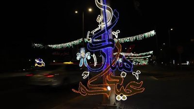 أبوظبي تستقبل عيد الفطر بالزينة في شوارعها