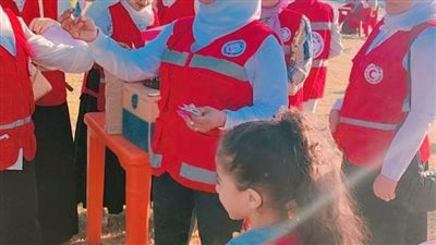 الهلال الأحمر بالوادي الجديد يوزع الألعاب والهدايا على الأطفال احتفالًا بعيد الفطر