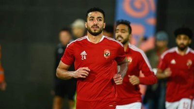 رأسية عبد المنعم تحسم الشوط الأول للأهلي أمام الرجاء المغربي 