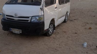 مصرع طفل وإصابة 14 آخرين إثر انقلاب ميكروباص بالصحراوي الغربي بالمنيا