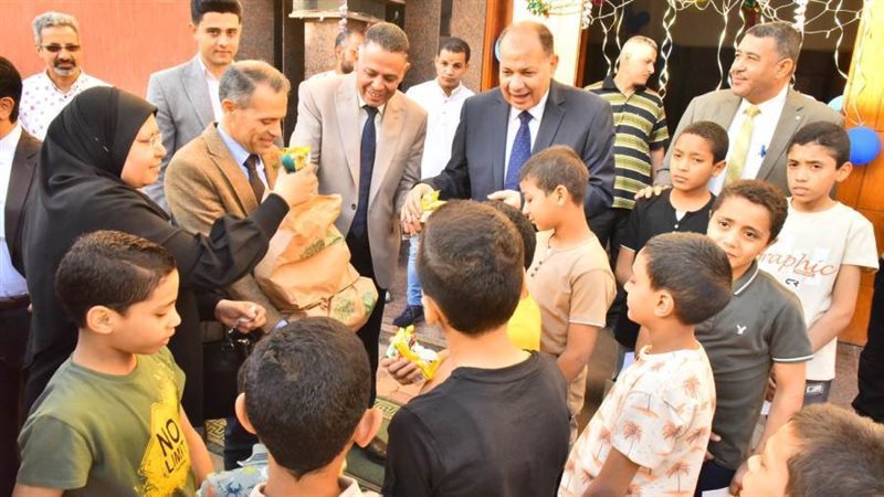 محافظ أسيوط يزور