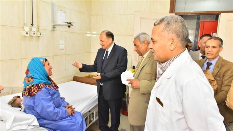 محافظ أسيوط يزور