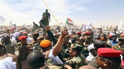 عاجل| هتافات وأهازيج سودانية.. شعب يحتضن جيشه (فيديو)