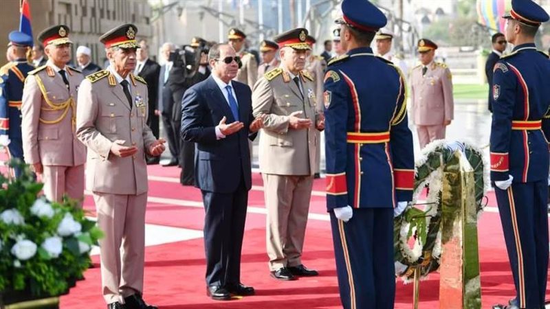 يقرأ الفاتحة ترحما