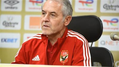 كولر يجتمع بلاعبي الأهلي قبل مران اليوم في المغرب