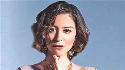 منة شلبي أولى المرشحات لتجسيد شخصية الأديبة 