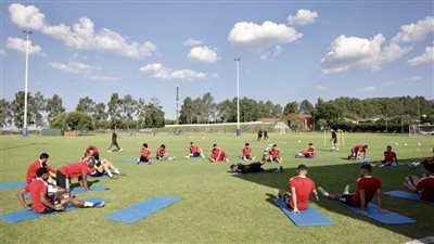 طبيب الأهلي يكشف الحالة الطبية للاعبي الفريق قبل مباراة الرجاء