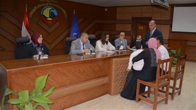 نائب محافظ البحيرة تلتقي بـ31 مواطنا في اللقاء الأسبوعي لخدمة المواطنين