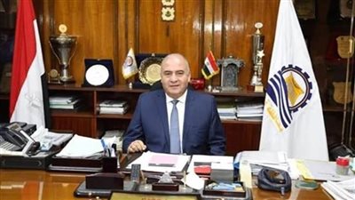 محافظ قنا يفتتح موسم حصاد محصول القمح للعام الحالي