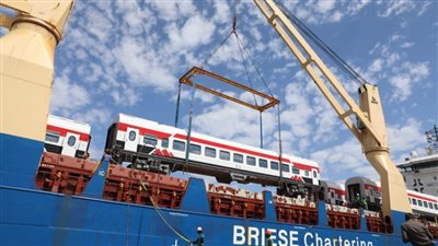 وزير النقل يعلن وصول 30 عربة ثالثة مكيفة جديدة إلى ميناء الإسكندرية قادمة من المجر  