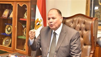 محافظ أسيوط يضبط سيارتين لمخالفتهما تعليمات المرور والسير دون رخصة قيادة بطريق أسيوط منفلوط الزراعي