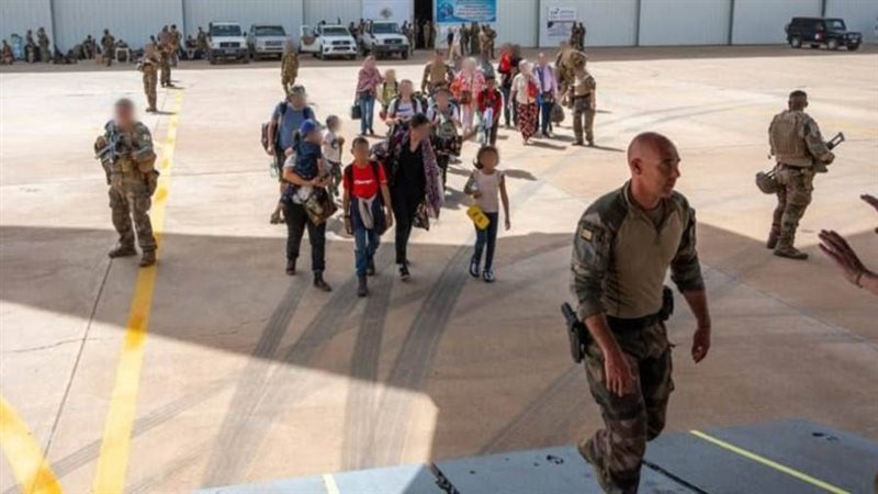 فرنسا تجلي رعاياها