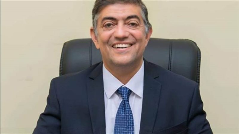 هشام عبدالعزيز رئيس