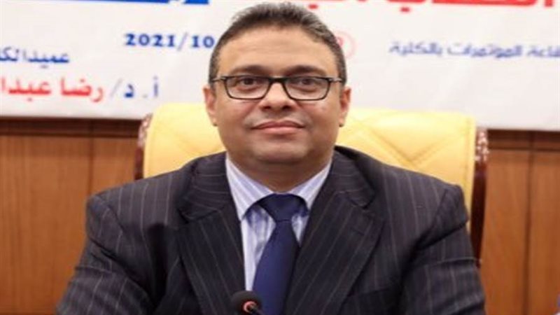 عميد كلية الإعلام