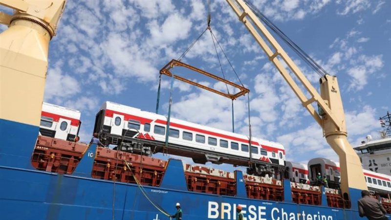 وزير النقل يعلن وصول