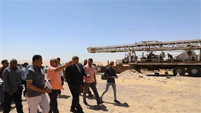 الوادي الجديد: بدء حفر ٣ آبار ري زراعية بقرى جورمشين ٧ بباريس لاستصلاح٥٠٠ فدان 