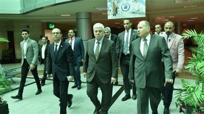 محافظ أسيوط يستقبل وزير التعليم العالي خلال زيارته لافتتاح منشآت بالجامعة