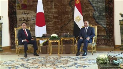 بالفيديو.. الرئيس السيسي يستقبل رئيس وزراء اليابان بقصر الاتحادية 