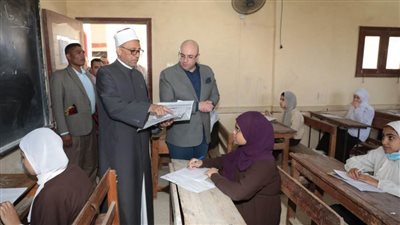 محافظ بني سويف يتفقد امتحانات النقل بالمعاهد الأزهرية