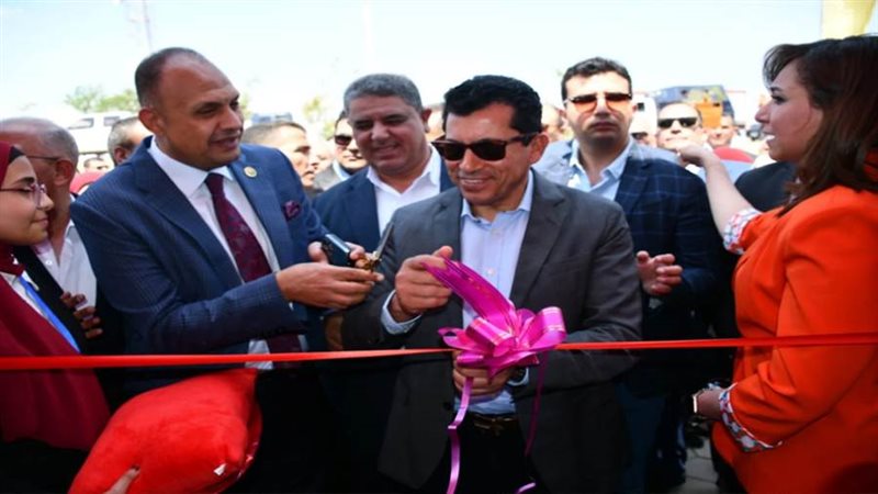 وزير الرياضة يفتتح