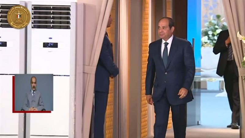 الرئيس السيسي يصل
