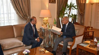 السفير العلكوك يقدم أوراق اعتماده كمندوب فلسطين بجامعة الدول العربية 