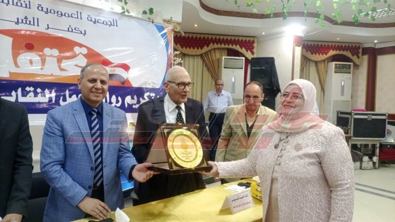 خلال التكريم