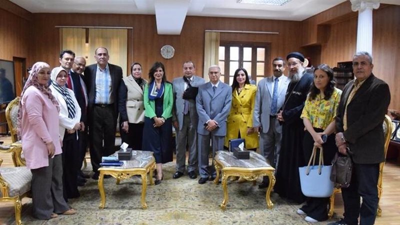 المشاركو ن فى الندوة