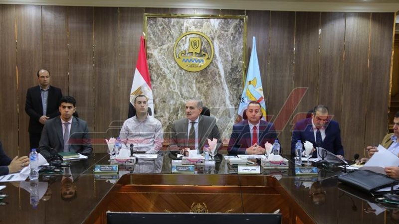 اجتماع المحافظ