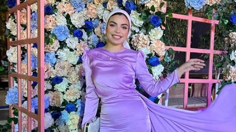 الفنانة دنيا جمال