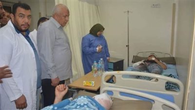 محافظ الوادي الجديد يطمئن على مصابي حادث التصادم بطريق الخارجة /أسيوط 