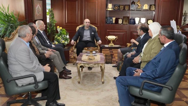 اجتماع محافظ بنى