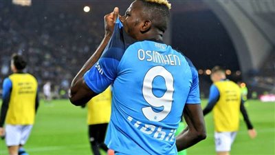 نابولي يتوج بالدوري الإيطالي للمرة الثالثة في تاريخه بعد غياب 33 عامًا