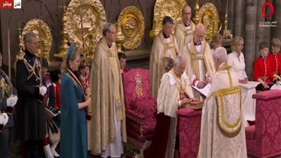 تشارلز الثالث ملك بريطانيا يؤدي القسم في تتويج مهيب بكنيسة ويستمنستر 