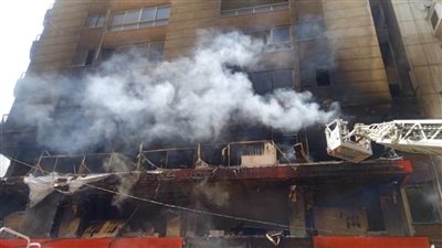 محافظ الإسكندرية يكلف الأجهزة التنفيذية بالتعامل الفوري مع الحريق الذي نشب بأحد محلات الأثاث بشارع القاهرة