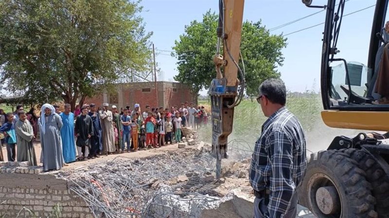 إزالة 54 حالة تعدي