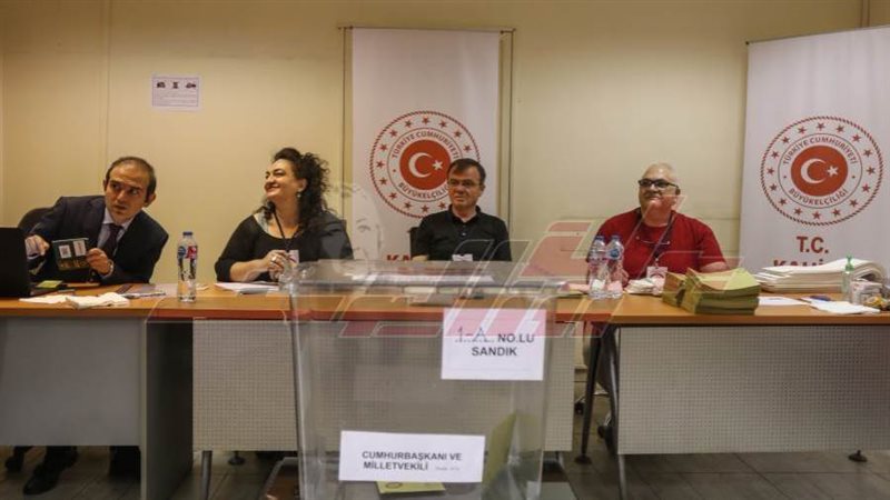 جانب من عمليات التصويت