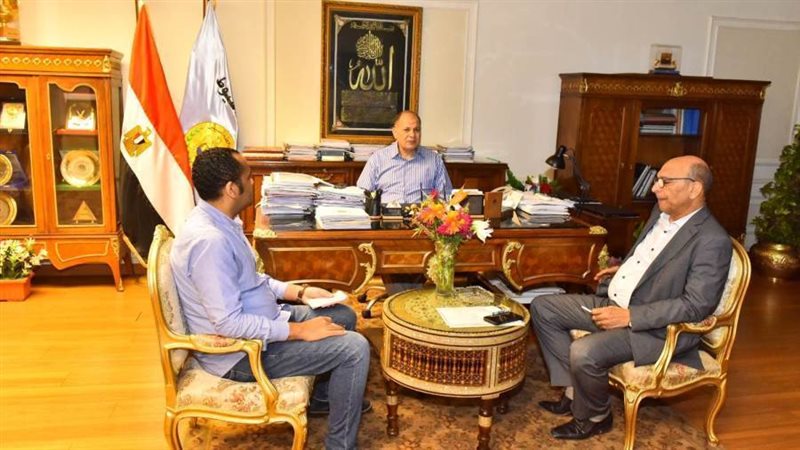 محافظ أسيوط يلتقي